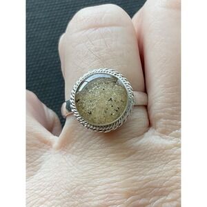 Dune 925 Beach sand-filled resin bezel set in a sterling silver rope-style band
